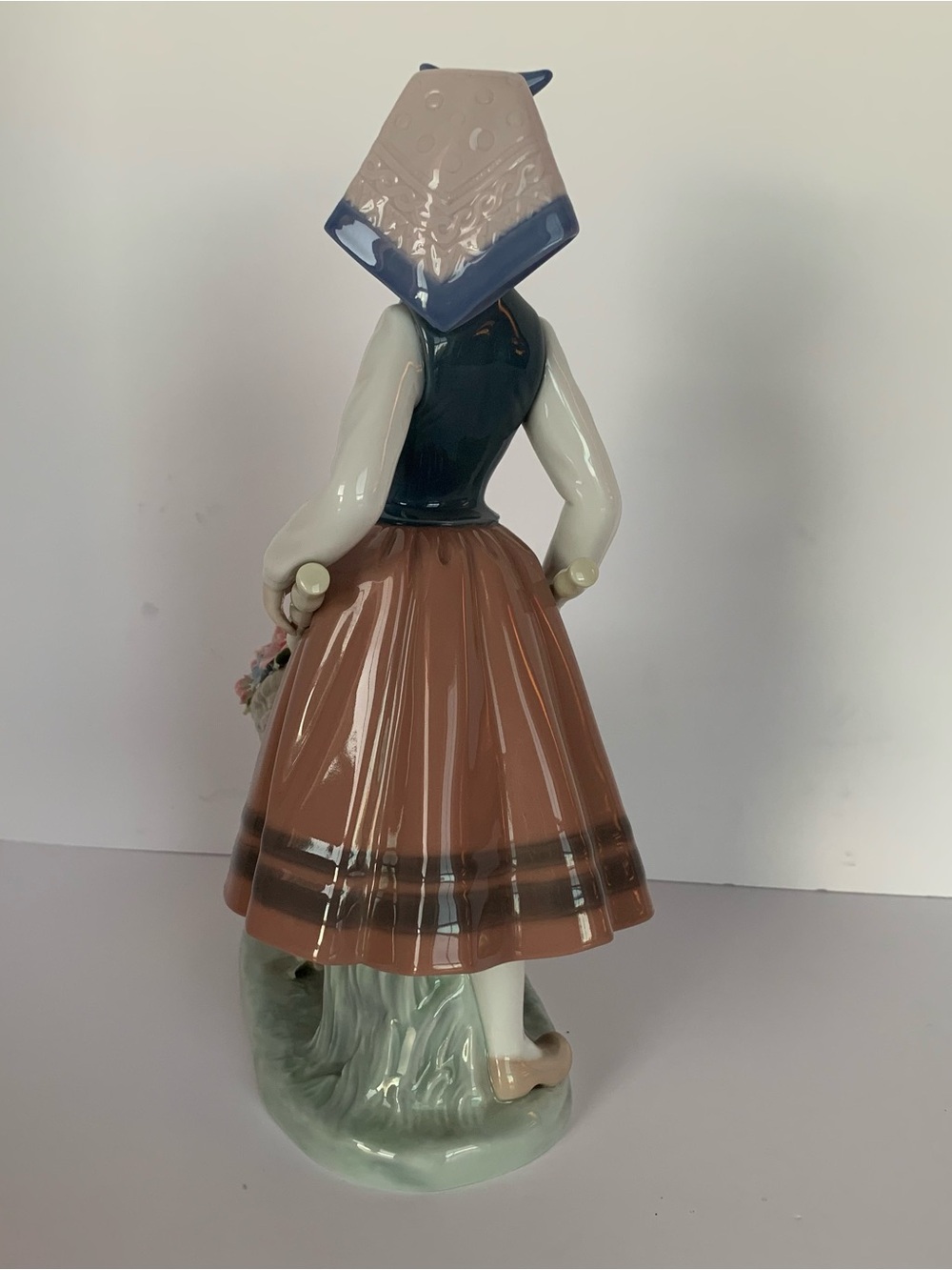 Lladro A Barrel of Blossoms #1419 - Picture 4 of 13